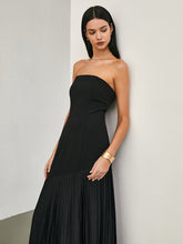 Langes, einfarbiges, plissiertes Schlauchkleid